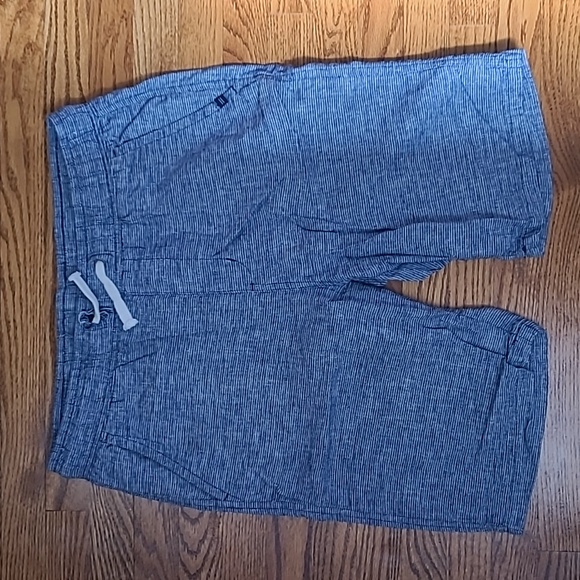 2 Shorts H&M and Old Navy - Picture 4 of 8